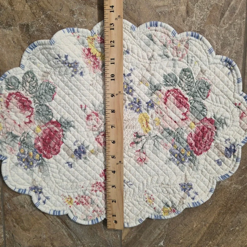 Vintage Floral Quilted Placemats Set of 2 Scalloped Reversible Cottagecore Blue